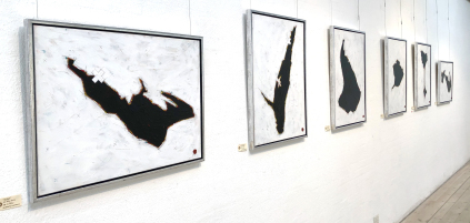 ø-serien, fynske øer, dan boje, kunst, maleri, art, paintings, danish, moderne fynsk kunst, fynsk kunst, fynske kunstnere, fynsk kunstner, dansk kunst, moderne dansk kunst, danske kunstnere, kryds, kors, segl, rødt segl, boje, træskulpturer, drivtømmer, skattekort, treasure map, treasure, kunstbygningen filosoffen, filosoffen, galleri rasmus, galleri odense, galleri fyn, gallery denmark, danish artist